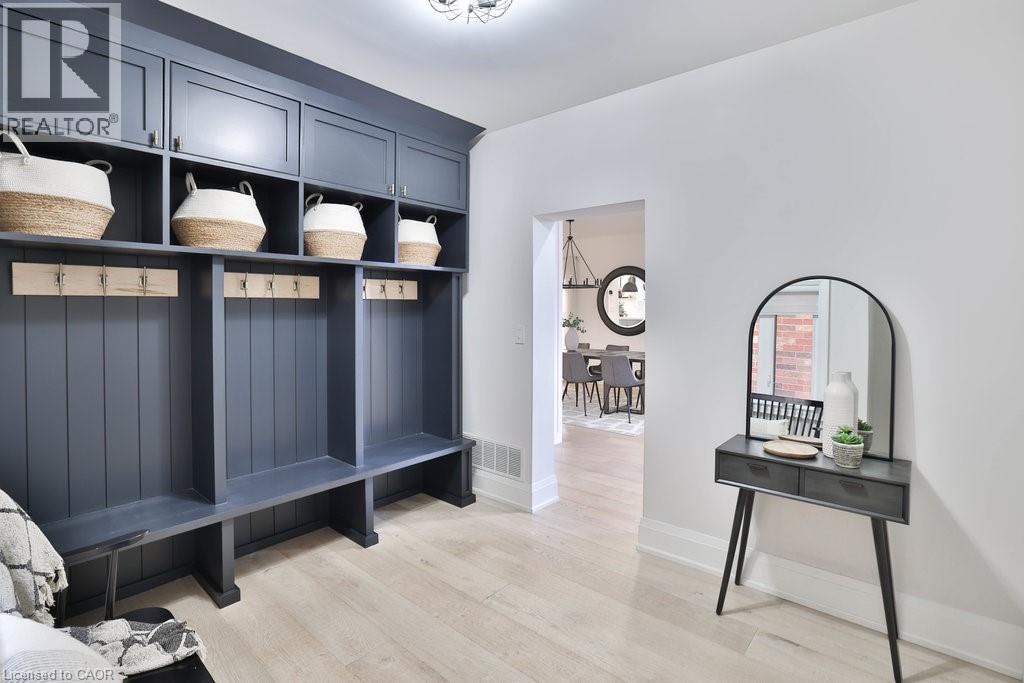 Photo 13 of 3424 Skipton Lane, Oakville ON