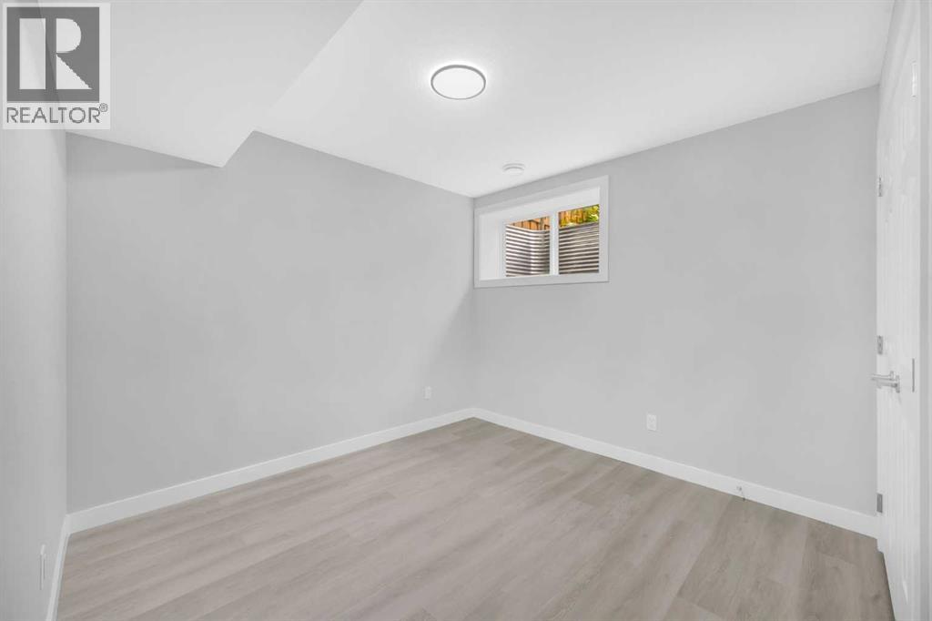 Photo 43 of 52 Yorkstone Grove Sw, Calgary AB