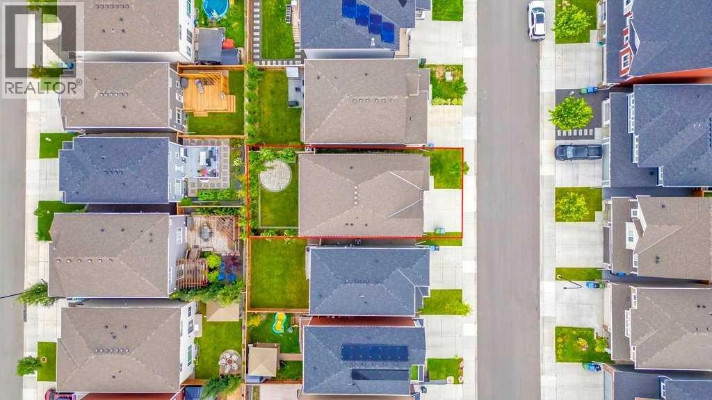 Photo 4 of 52 Yorkstone Grove Sw, Calgary AB