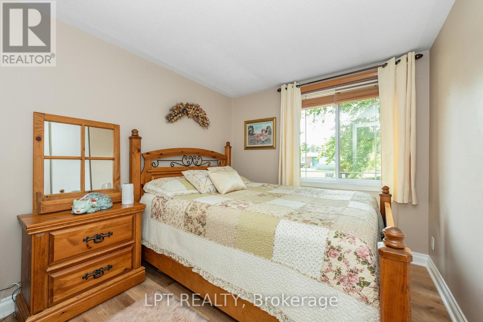Photo 14 of 9 Dallaire Crescent, Ottawa ON