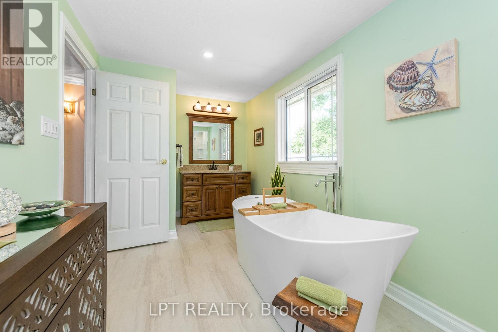 Photo 19 of 9 Dallaire Crescent, Ottawa ON