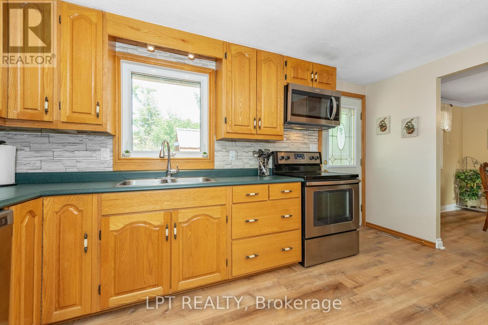 Photo 8 of 9 Dallaire Crescent, Ottawa ON