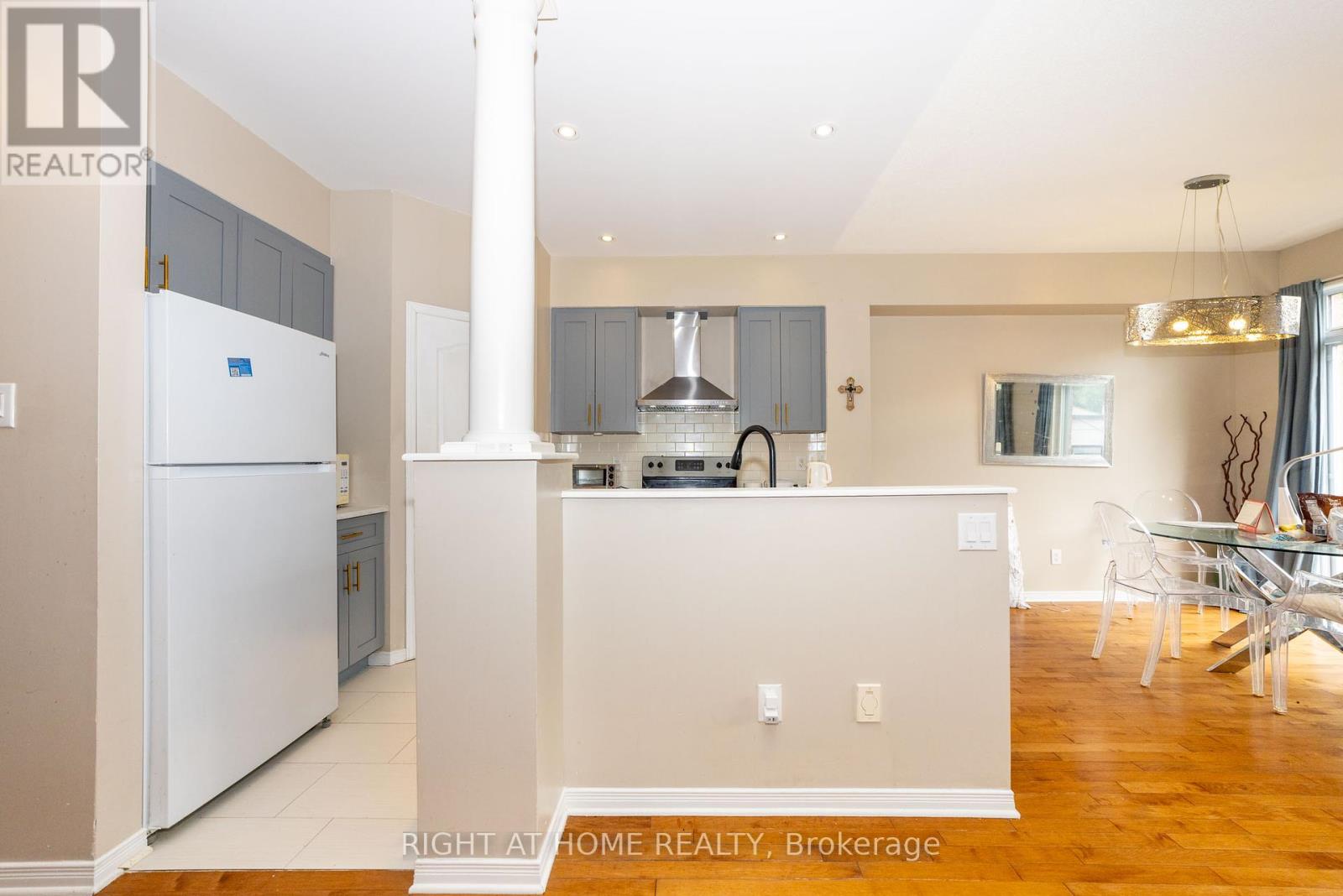 Photo 12 of 241 Badgeley Avenue, Ottawa ON