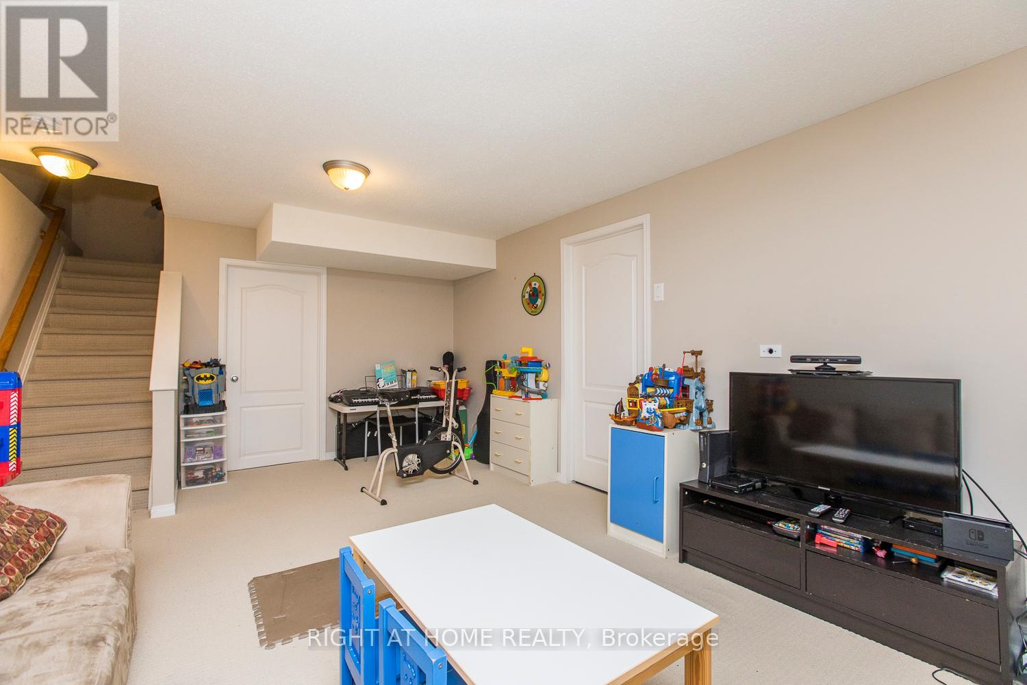 Photo 25 of 241 Badgeley Avenue, Ottawa ON