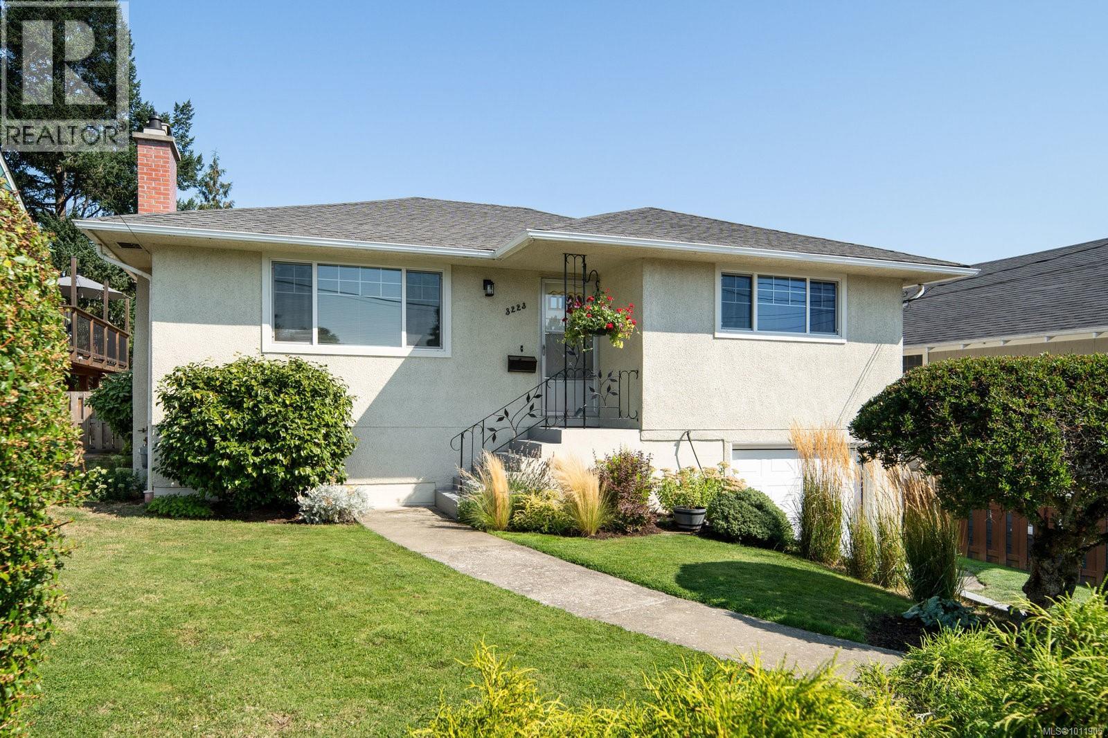 3223 Doncaster Drive, Saanich