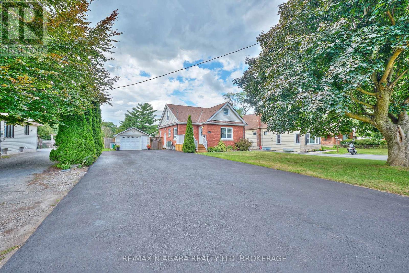 Photo 1 of 5667 Montrose Road, Niagara Falls ON