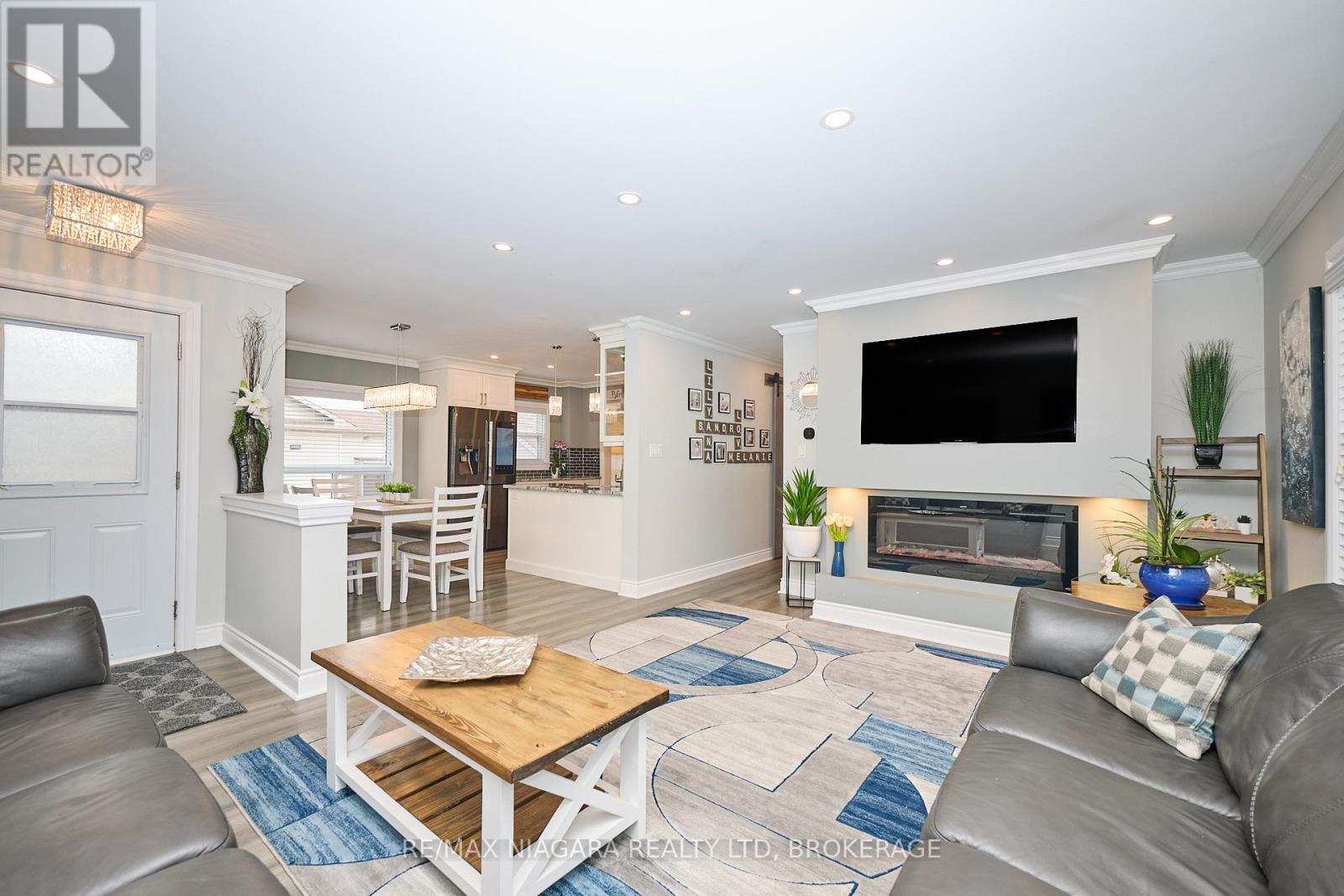 Photo 2 of 5667 Montrose Road, Niagara Falls ON