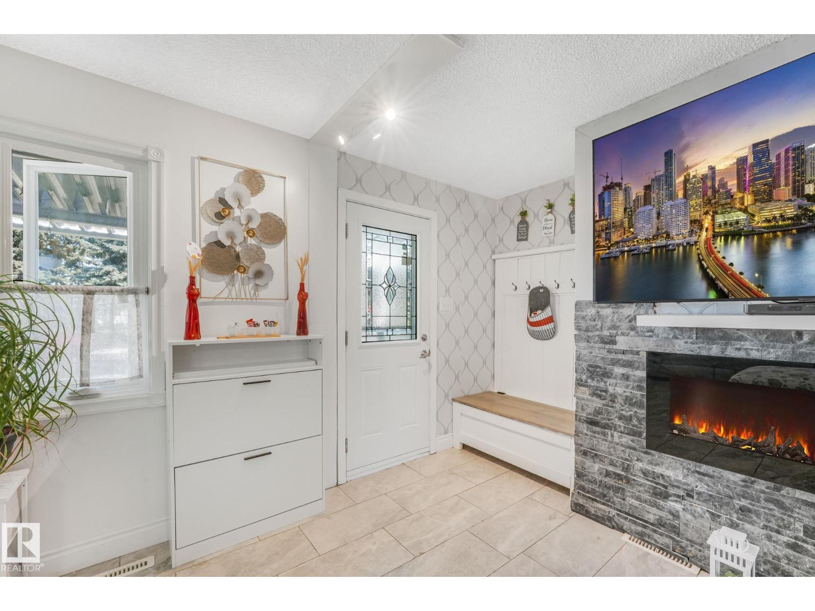 Photo 7 of 9211 130 Av Nw, Edmonton AB