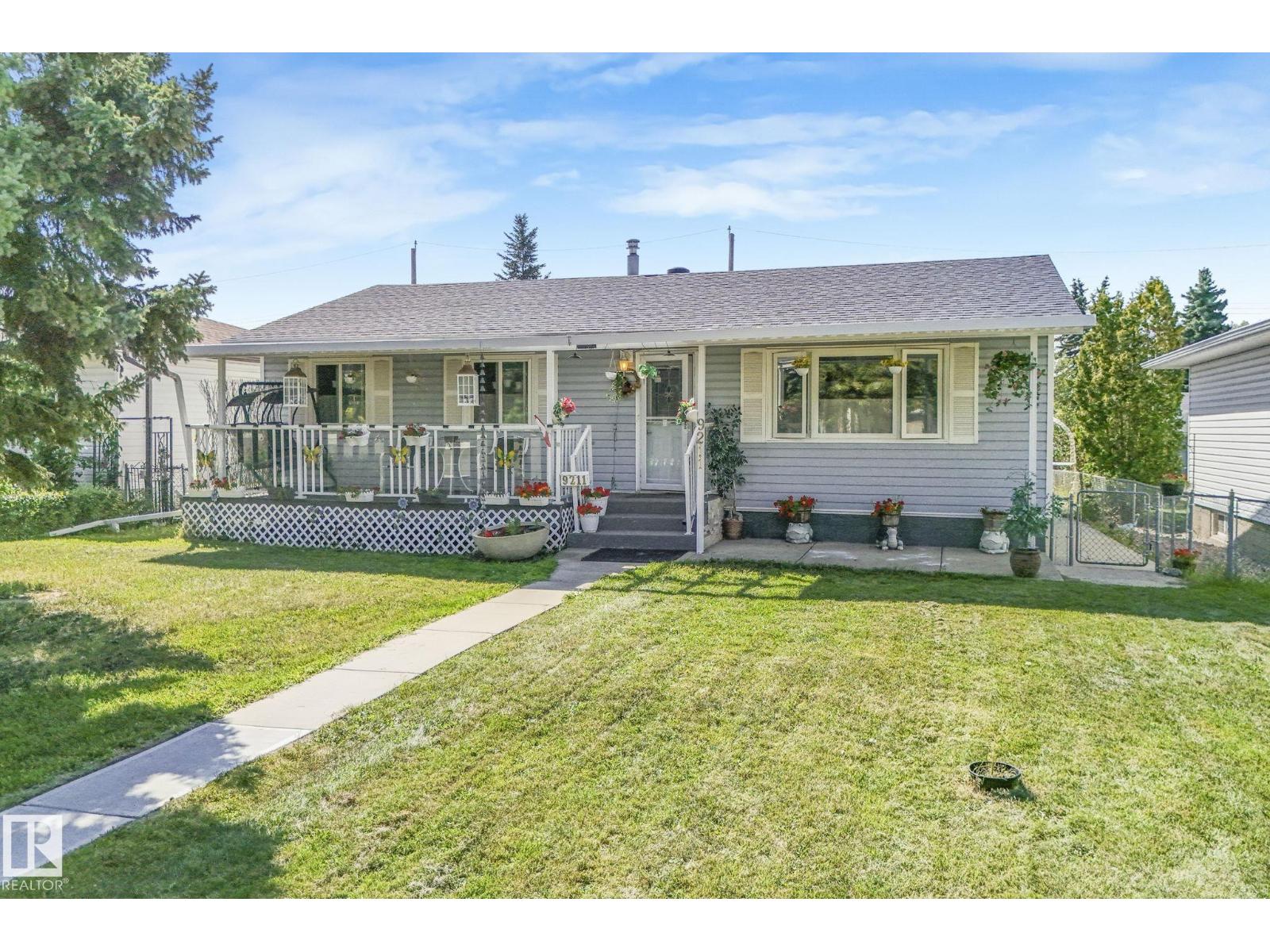 Photo 2 of 9211 130 Av Nw, Edmonton AB