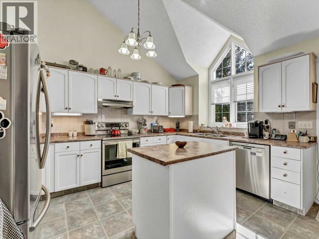 Photo 15 of 451 Sprague Way Se, Medicine Hat AB