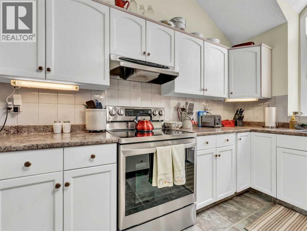 Photo 16 of 451 Sprague Way Se, Medicine Hat AB