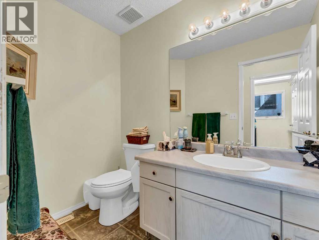 Photo 23 of 451 Sprague Way Se, Medicine Hat AB