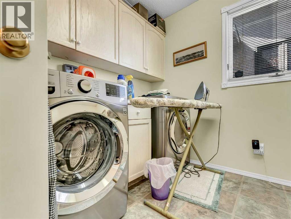 Photo 24 of 451 Sprague Way Se, Medicine Hat AB