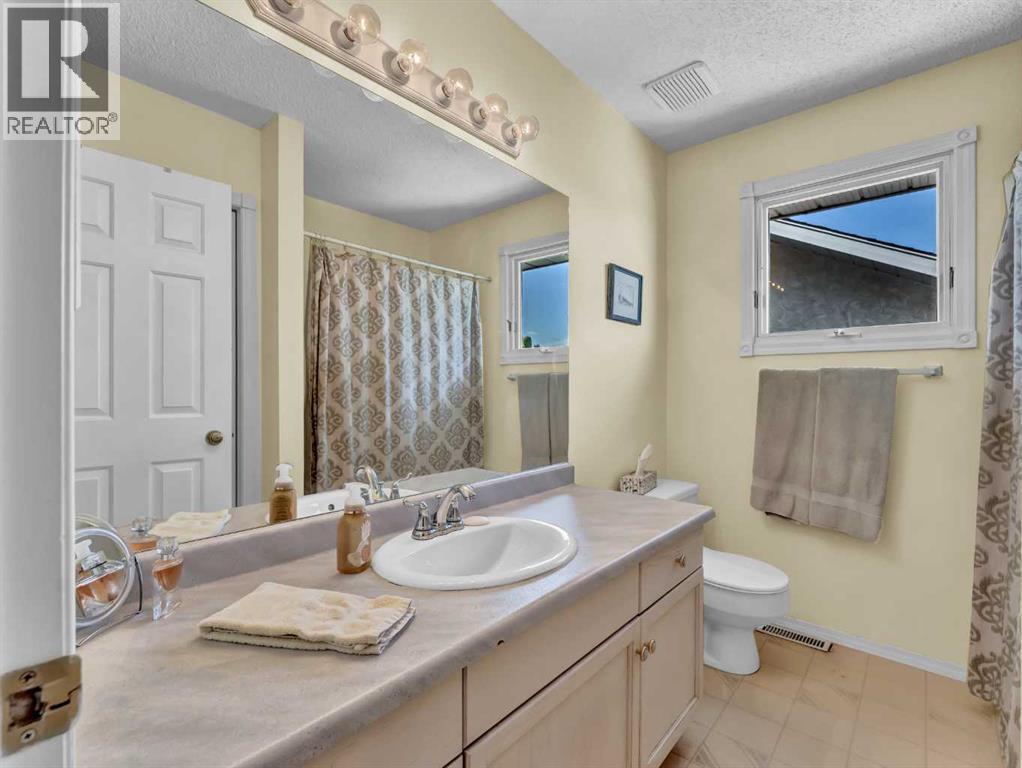 Photo 26 of 451 Sprague Way Se, Medicine Hat AB