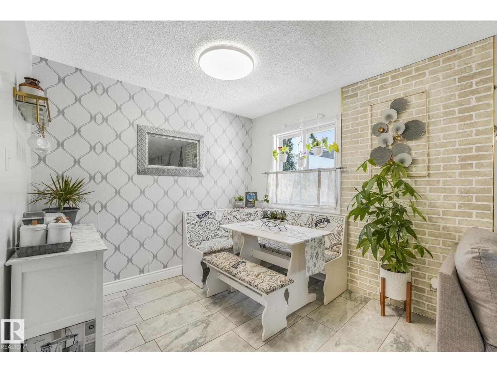 Photo 14 of 9211 130 Av Nw, Edmonton AB
