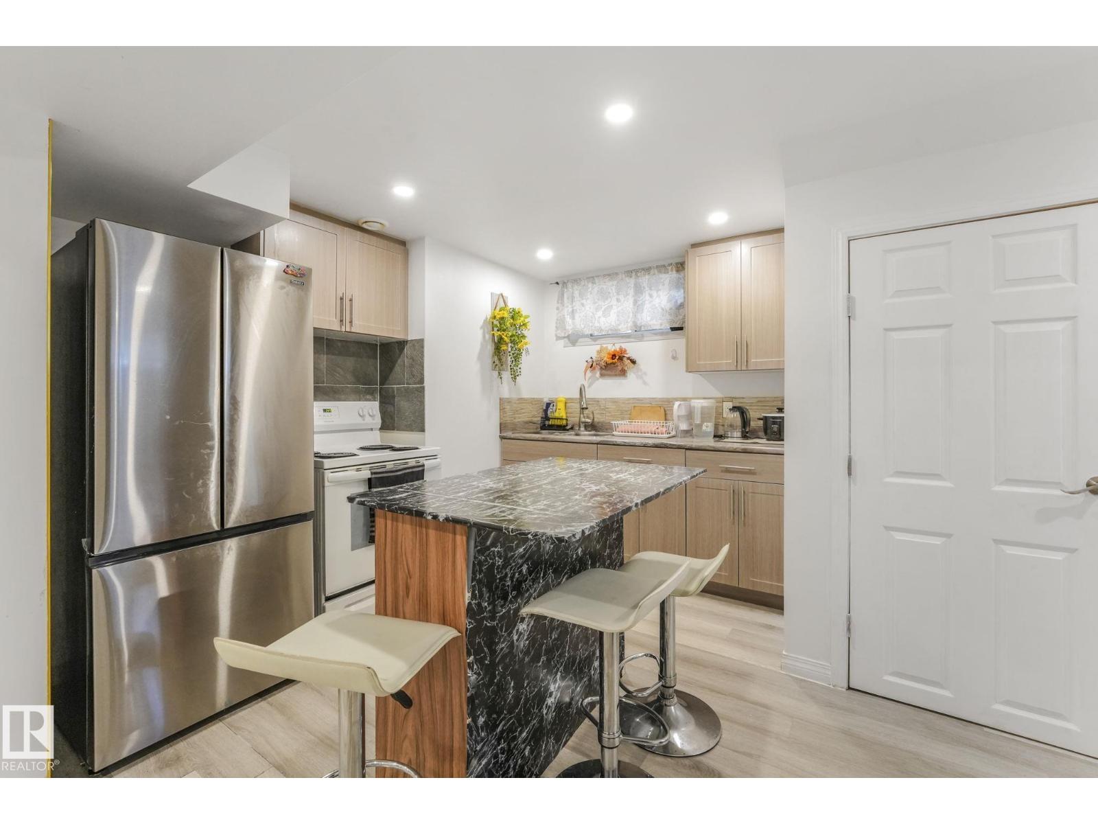 Photo 36 of 9211 130 Av Nw, Edmonton AB