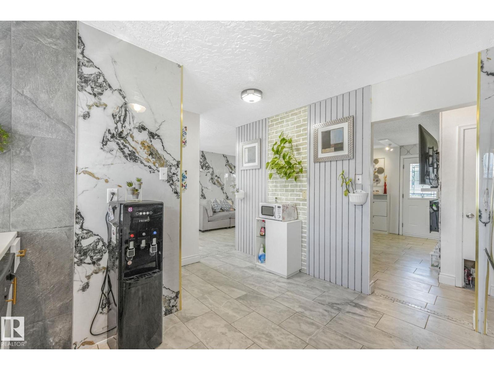 Photo 18 of 9211 130 Av Nw, Edmonton AB