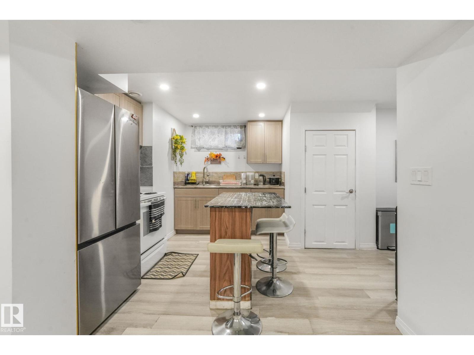 Photo 40 of 9211 130 Av Nw, Edmonton AB