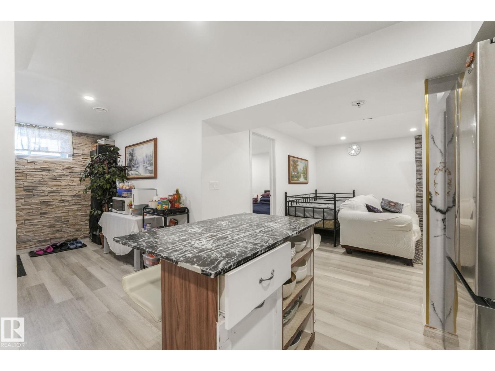 Photo 38 of 9211 130 Av Nw, Edmonton AB
