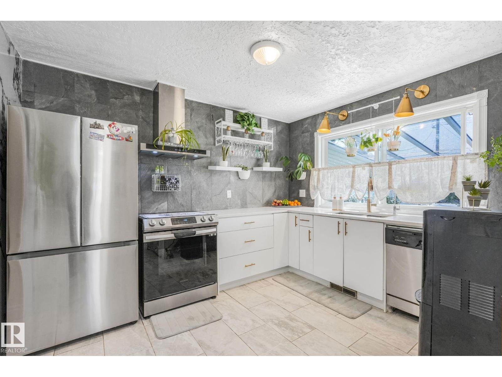Photo 16 of 9211 130 Av Nw, Edmonton AB