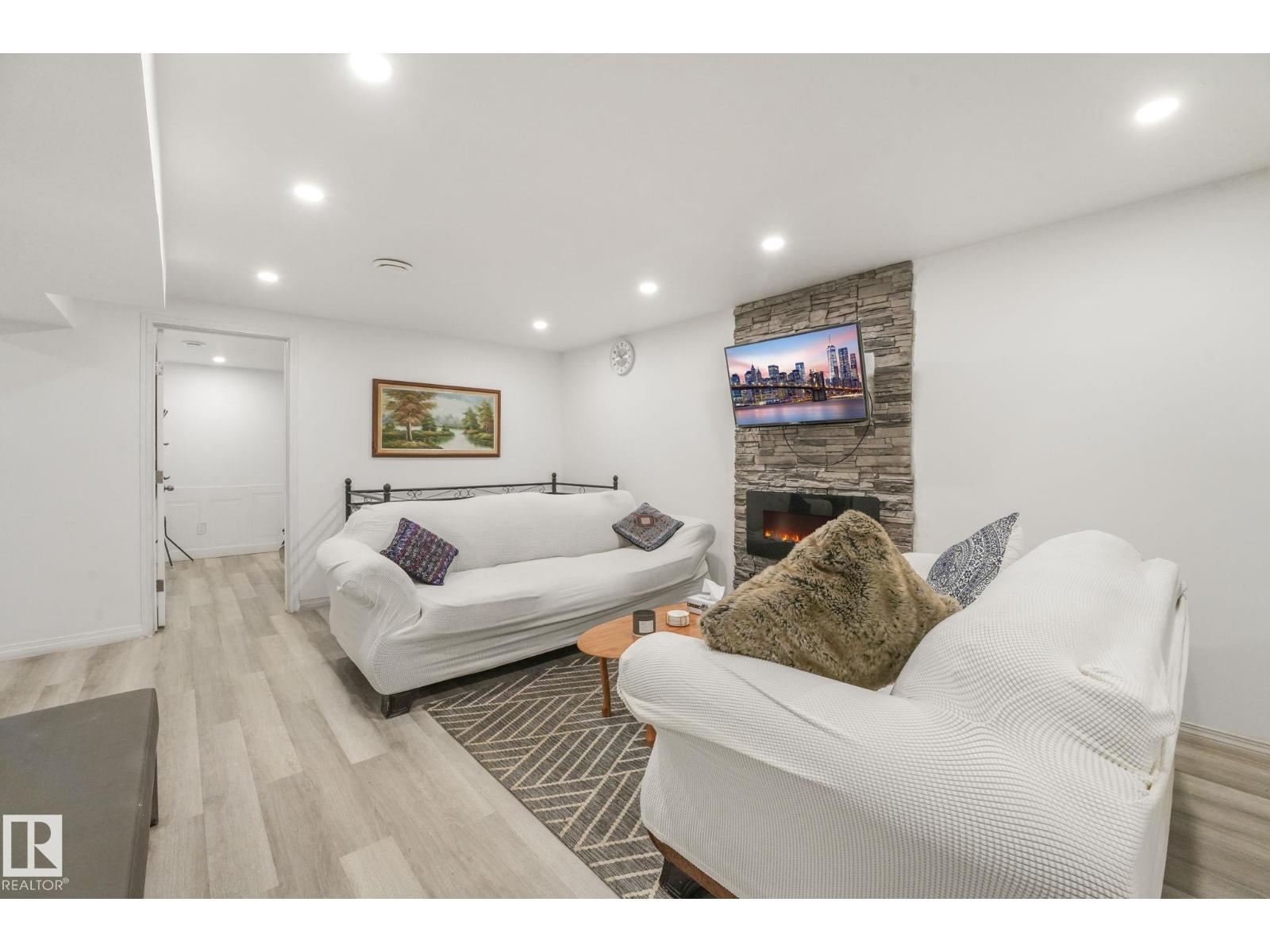 Photo 33 of 9211 130 Av Nw, Edmonton AB