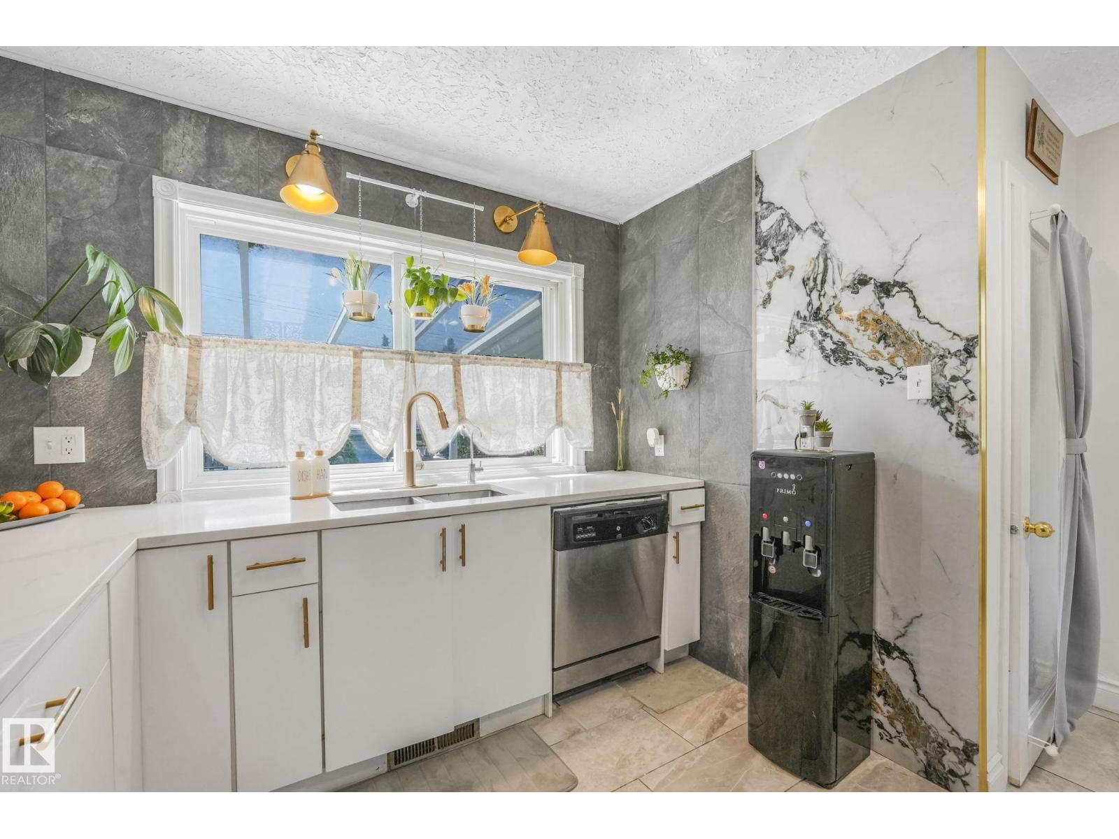 Photo 17 of 9211 130 Av Nw, Edmonton AB