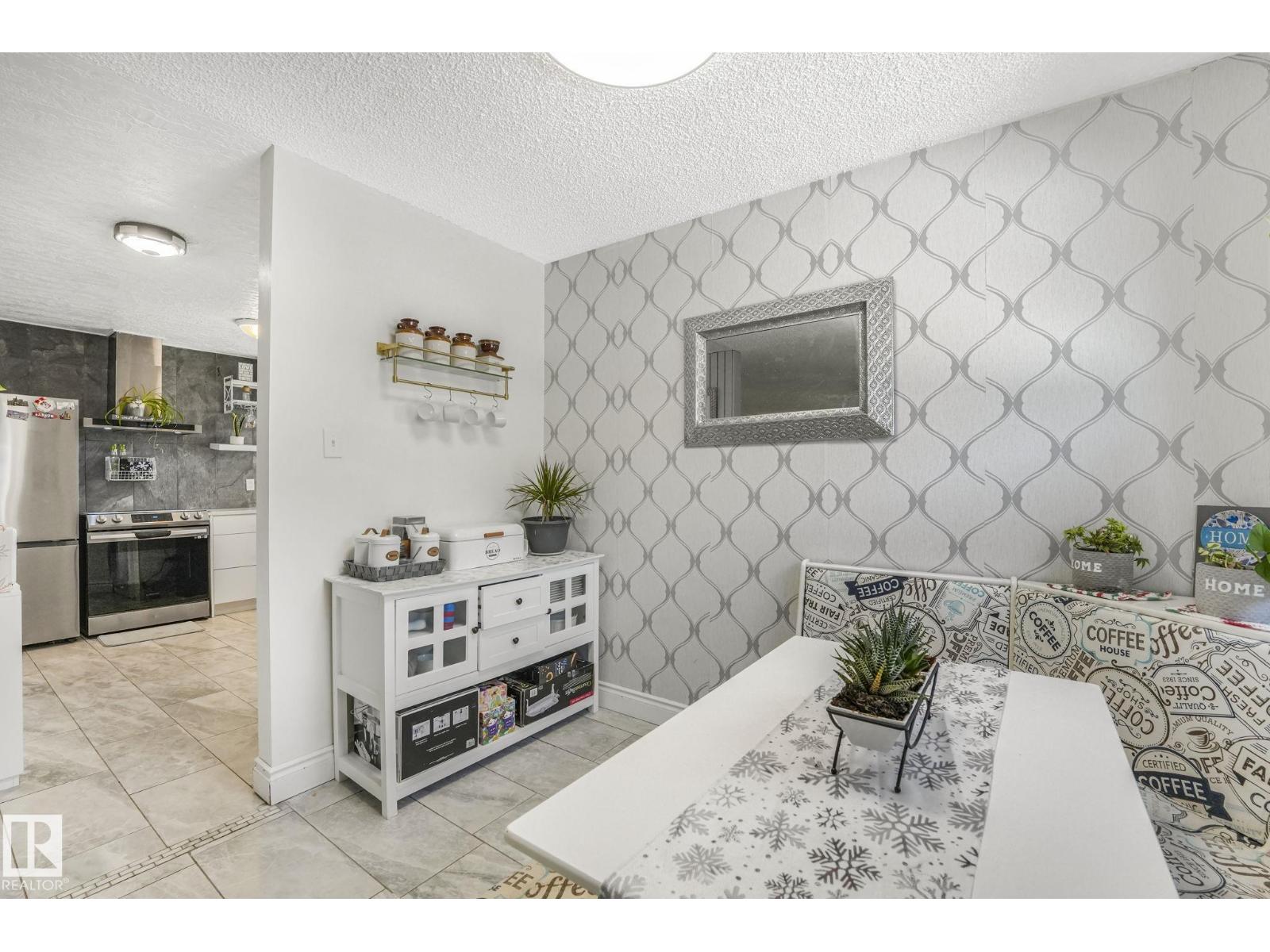 Photo 15 of 9211 130 Av Nw, Edmonton AB
