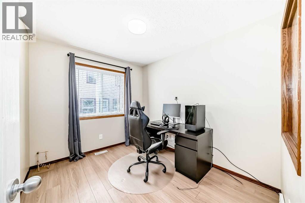 Photo 37 of 186 Saddleland Crescent Ne, Calgary AB