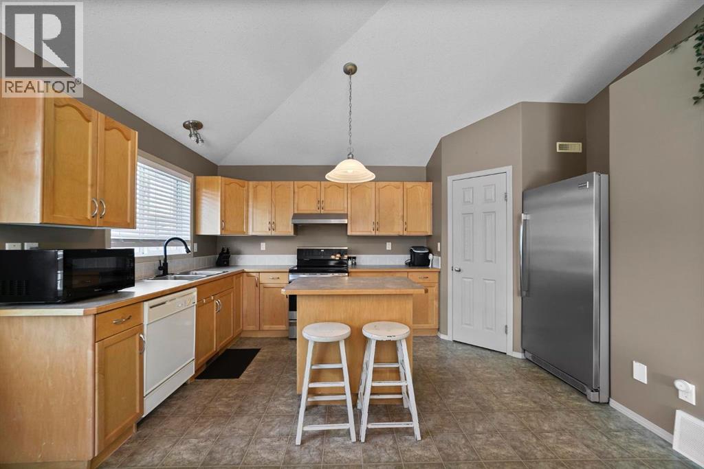 Photo 5 of 10 4803 54 Avenue, Camrose AB