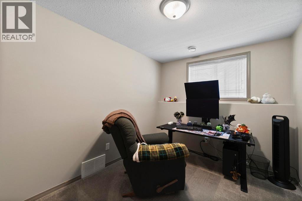 Photo 13 of 10 4803 54 Avenue, Camrose AB