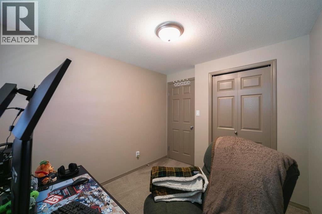 Photo 14 of 10 4803 54 Avenue, Camrose AB