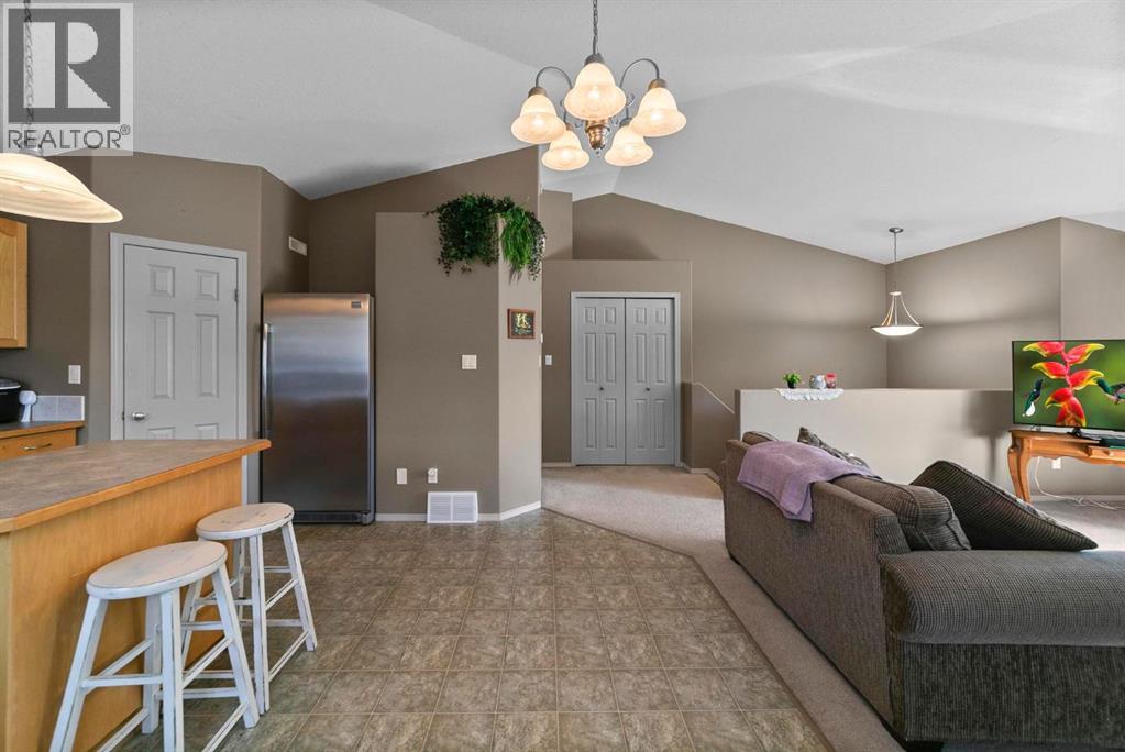 Photo 3 of 10 4803 54 Avenue, Camrose AB
