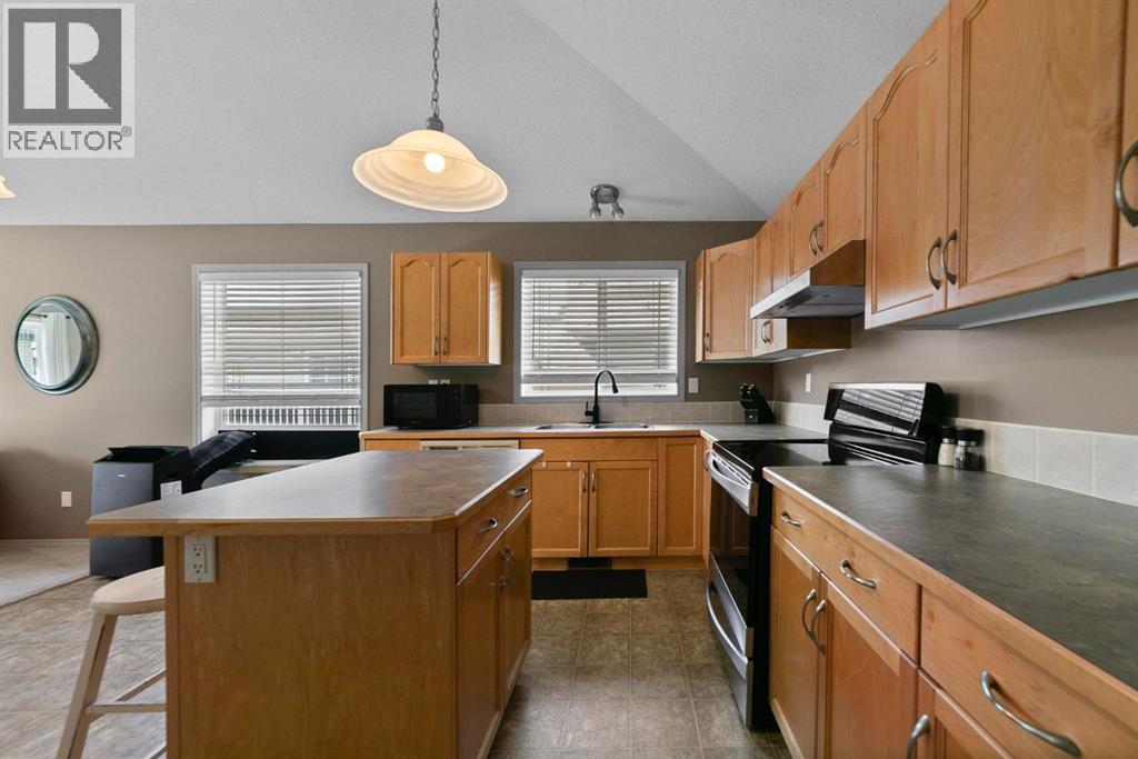 Photo 7 of 10 4803 54 Avenue, Camrose AB