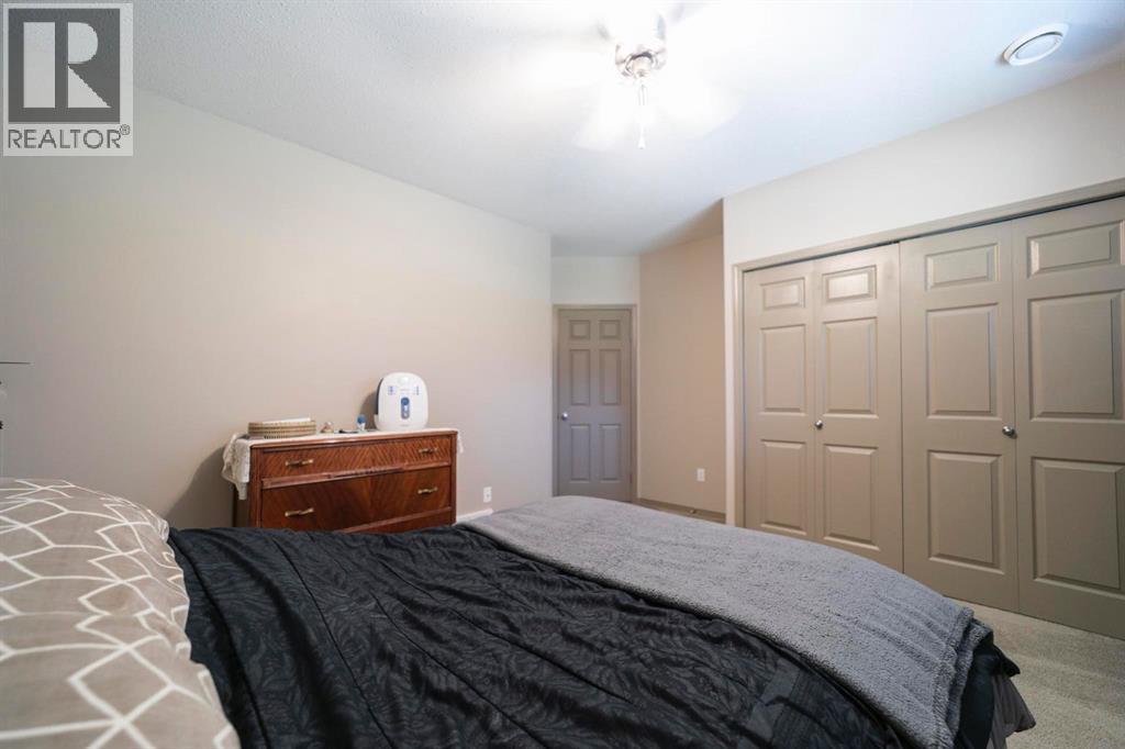 Photo 12 of 10 4803 54 Avenue, Camrose AB