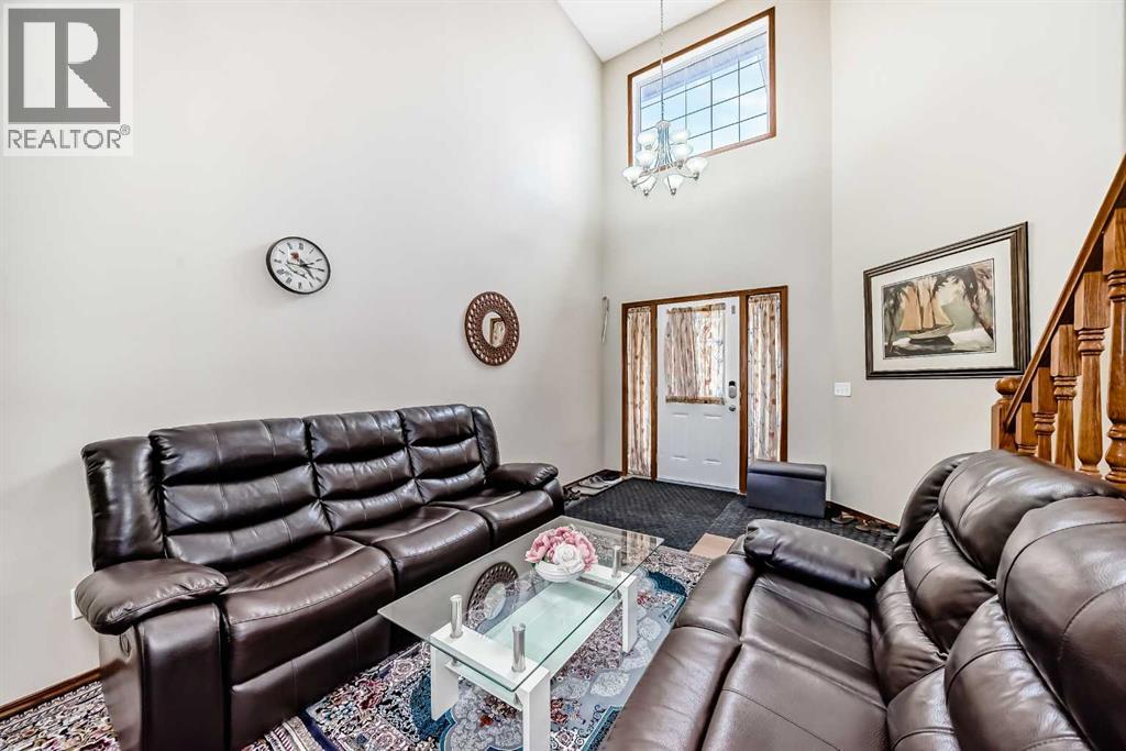 Photo 18 of 186 Saddleland Crescent Ne, Calgary AB