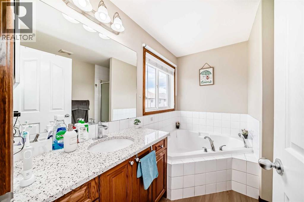 Photo 15 of 186 Saddleland Crescent Ne, Calgary AB