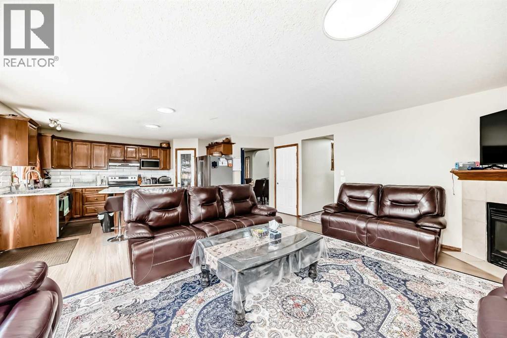 Photo 5 of 186 Saddleland Crescent Ne, Calgary AB