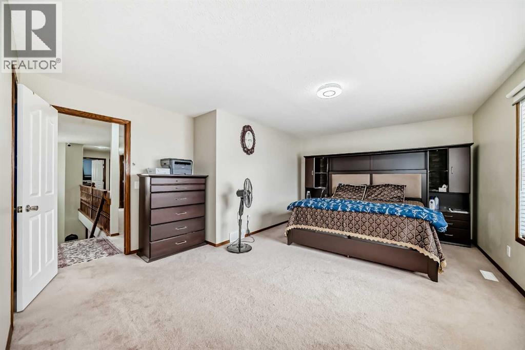 Photo 7 of 186 Saddleland Crescent Ne, Calgary AB