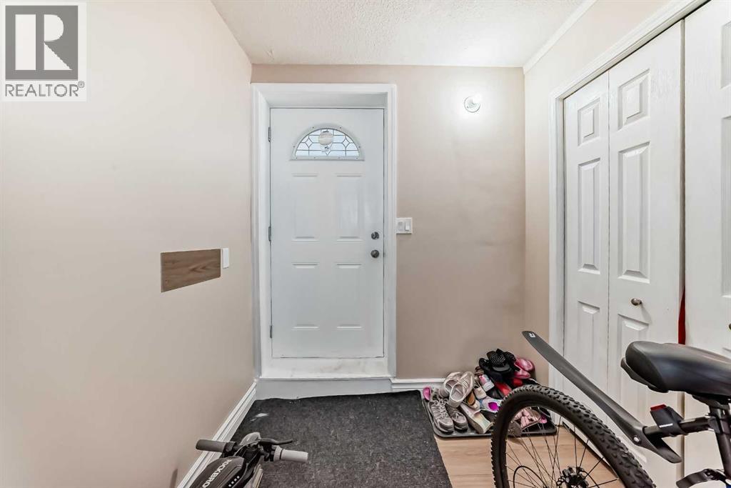 Photo 4 of 186 Saddleland Crescent Ne, Calgary AB