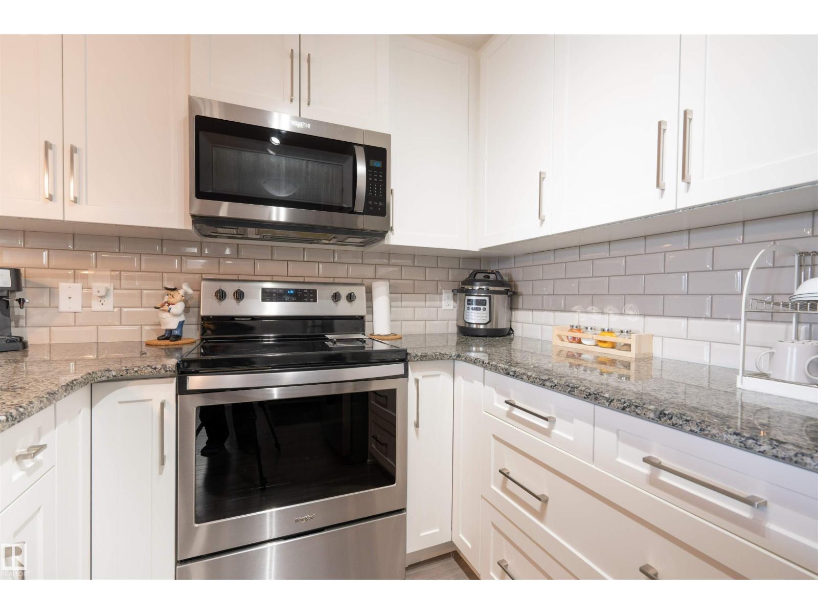 Photo 11 of 207 3670 139 Av Nw, Edmonton AB