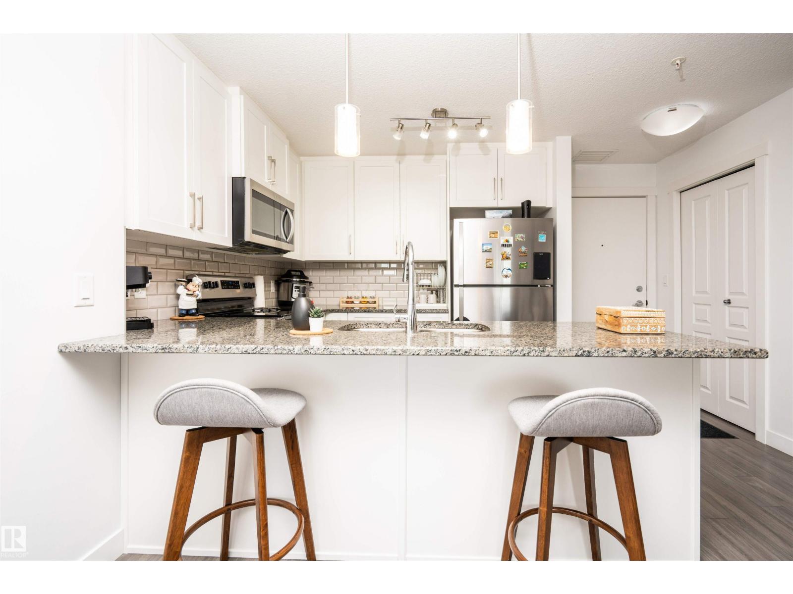 Photo 8 of 207 3670 139 Av Nw, Edmonton AB