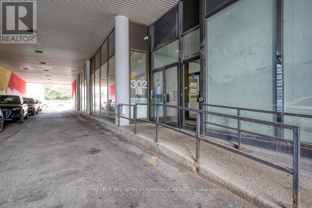 Photo 2 of 203 B 302 Spadina Avenue, Toronto ON