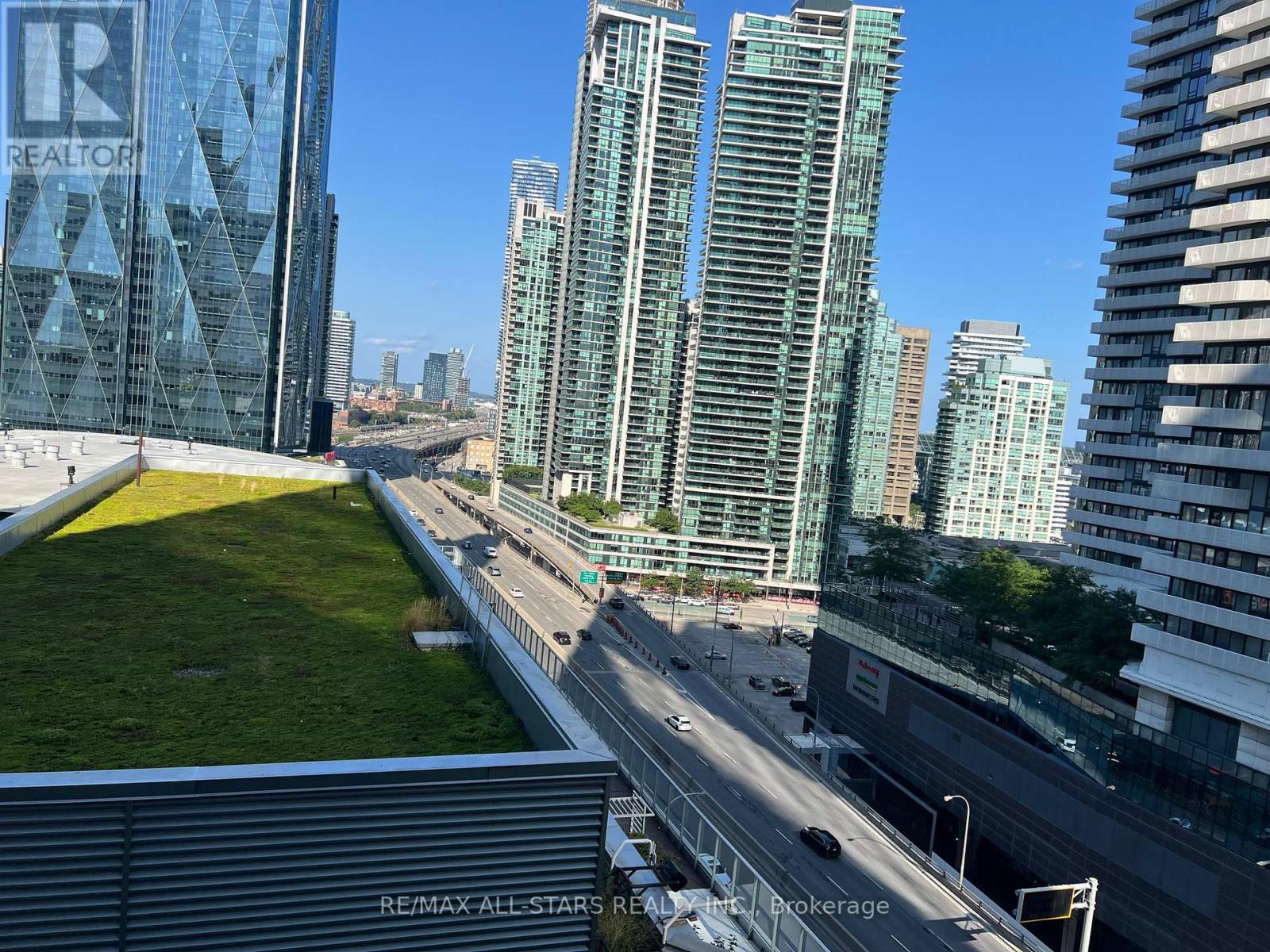 Photo 9 of 1306 55 Bremner Boulevard, Toronto ON