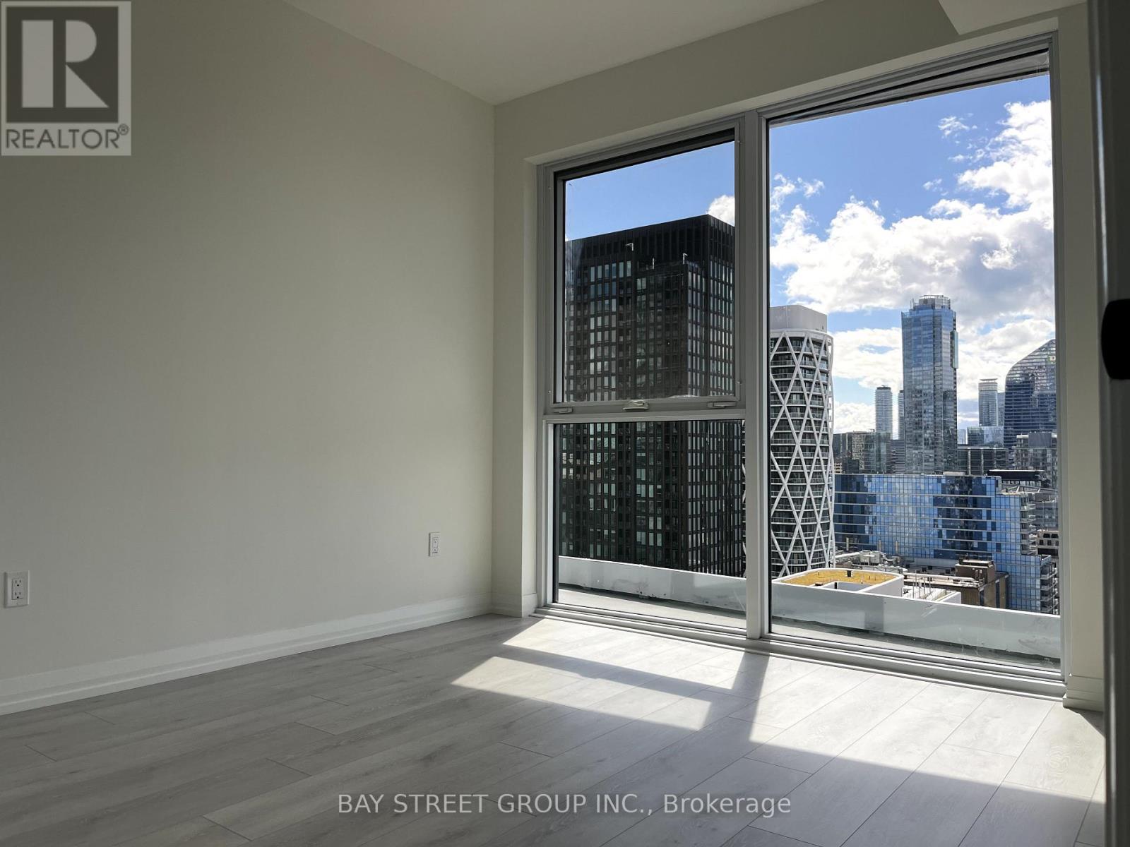 Photo 11 of 2707 280 Dundas Street W, Toronto ON