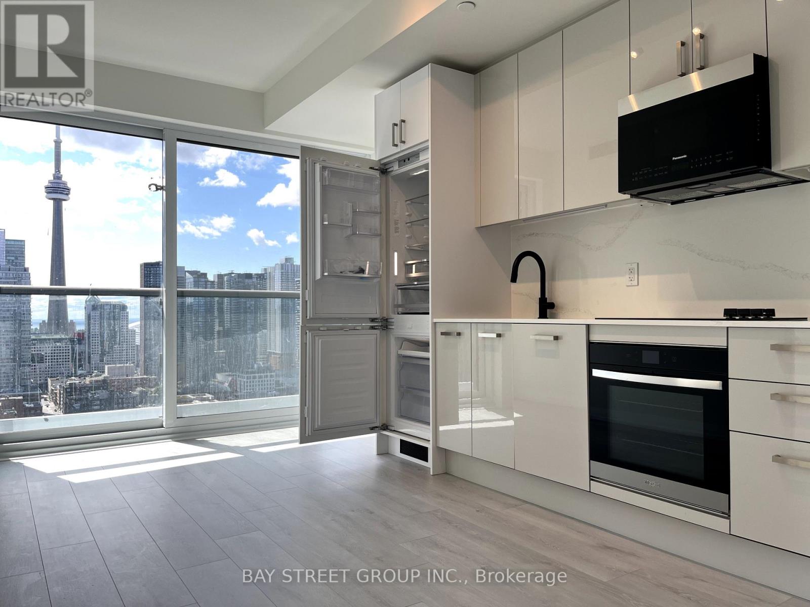 Photo 5 of 2707 280 Dundas Street W, Toronto ON