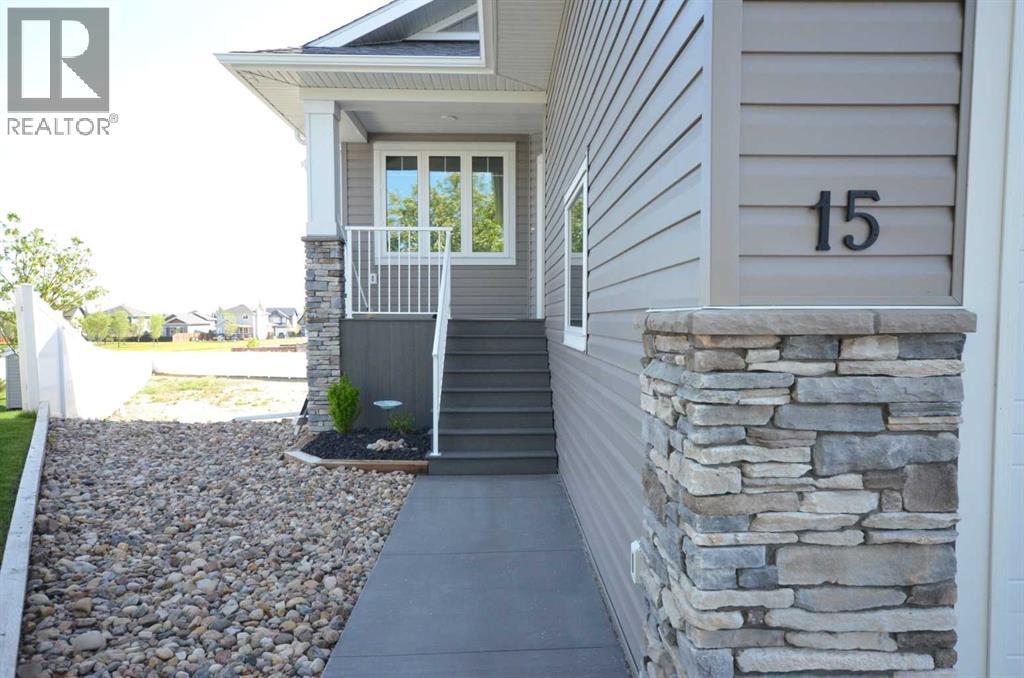 Photo 4 of 15 Rosse Place, Sylvan Lake AB