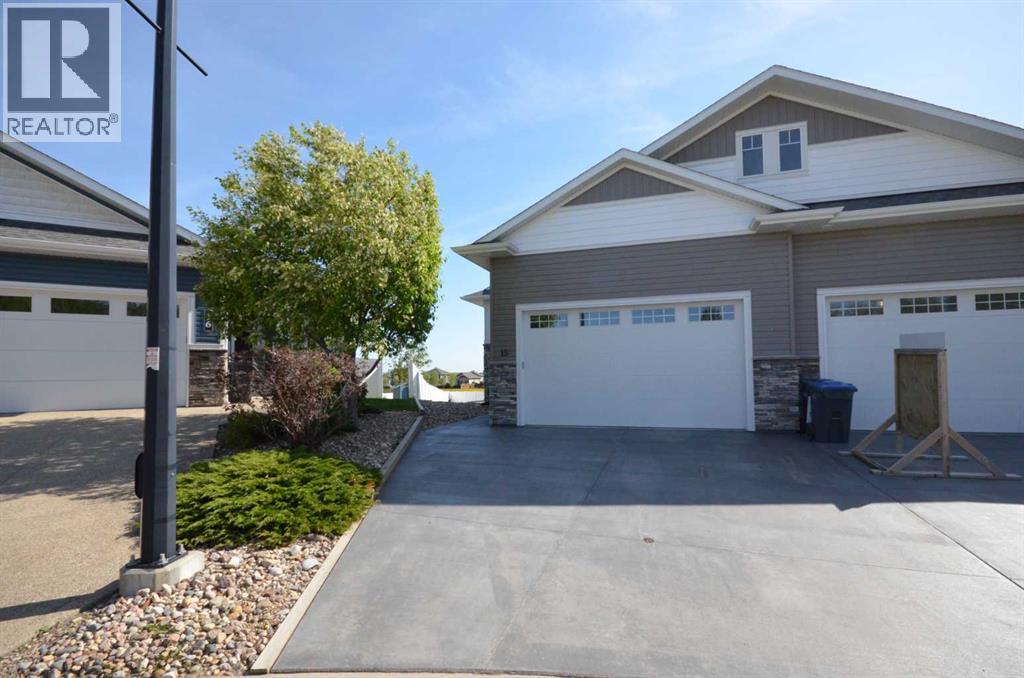 Photo 3 of 15 Rosse Place, Sylvan Lake AB