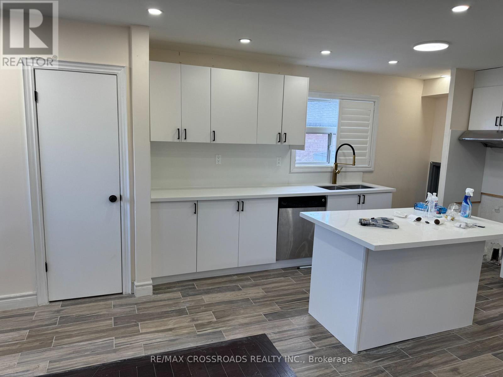 Photo 2 of 78 Portsdown Road, Toronto ON