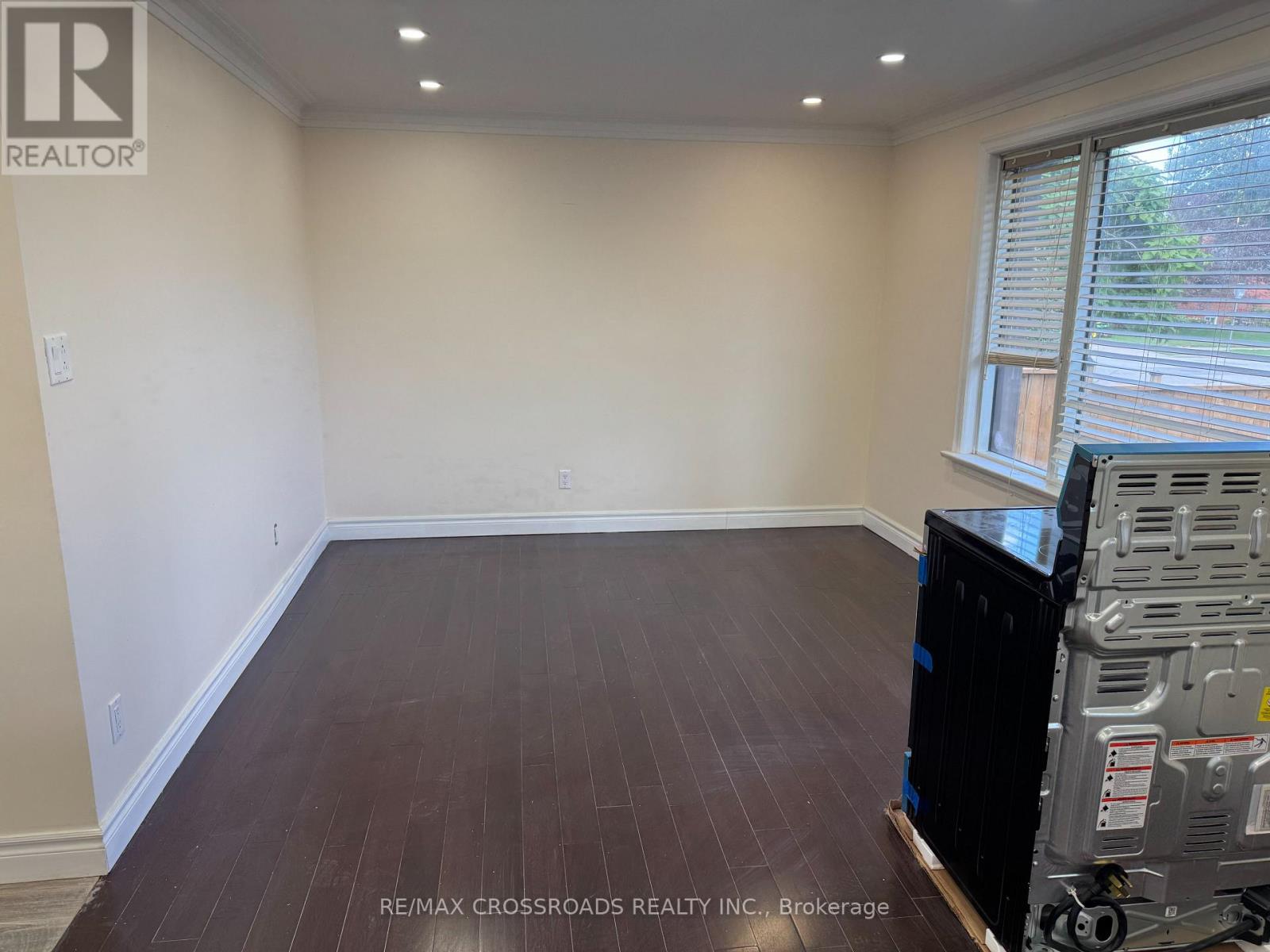 Photo 3 of 78 Portsdown Road, Toronto ON
