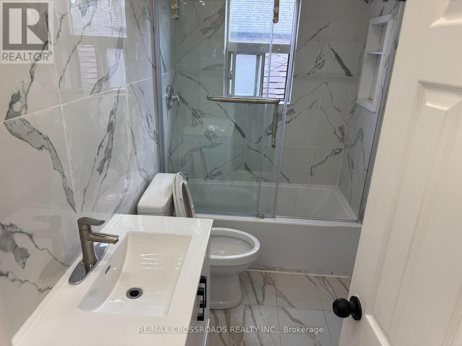 Photo 7 of 78 Portsdown Road, Toronto ON